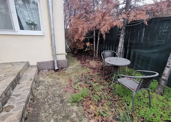 House With A Garden In Pipera * Бухарест
