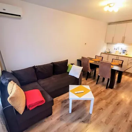 House With A Garden In Pipera *