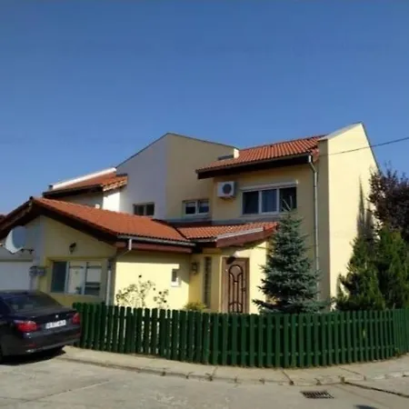 Villa House With A Garden In Pipera *
