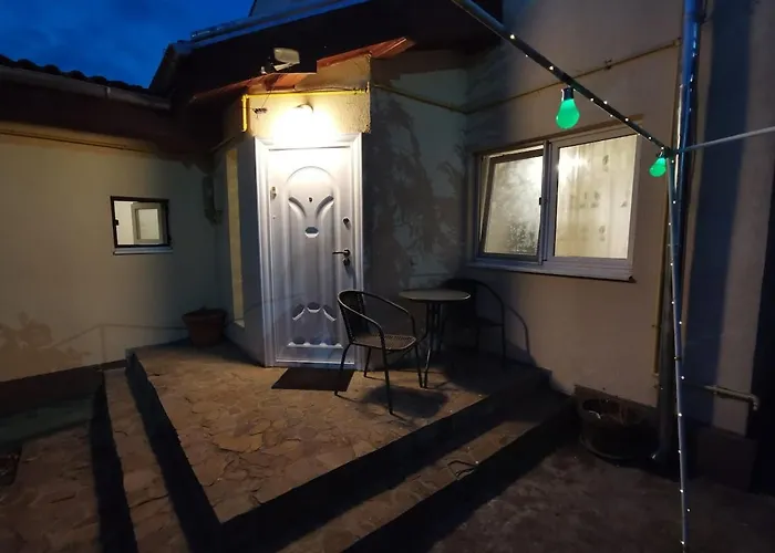 House With A Garden In Pipera *