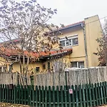 וילה House With A Garden In Pipera בוקרשט